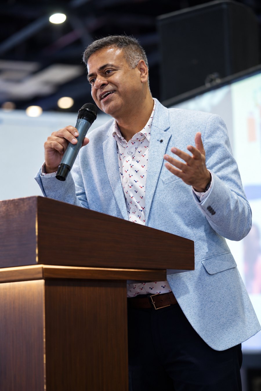 Dr. Kishore Chainani speaking at a podium